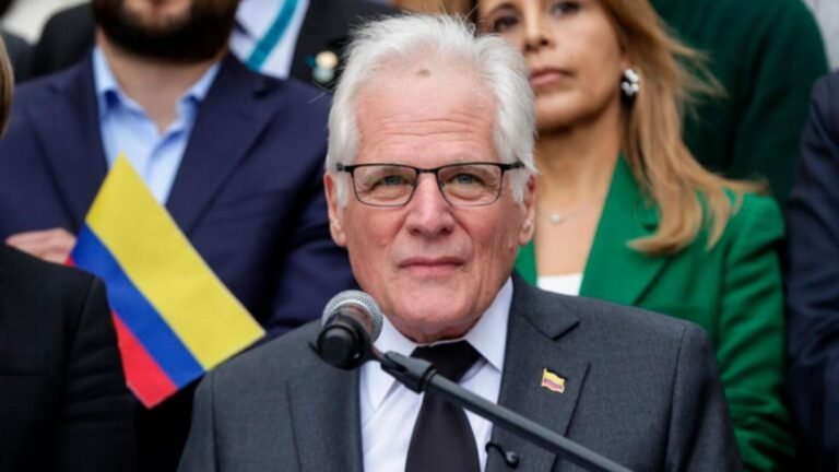 “Decía mi hijo Miguel que a Petro ya le perdonamos una vez sus delitos”: Miguel Uribe Londoño a Gustavo Petro