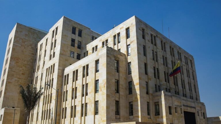 Hacienda suspende concurso de notarios: denuncias de corrupción y advertencias de la Procuraduría