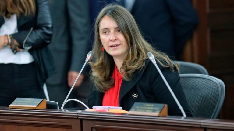 Paloma Valencia pide a la Corte Constitucional tumbar la reforma pensional y asegura que el gobierno Petro incurrió en errores al subsanar irregularidades en el Congreso
