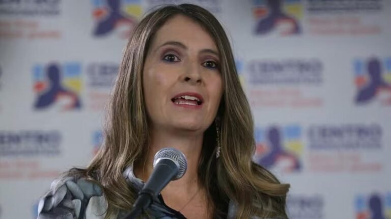 Paloma Valencia acusa a la JEP de favorecer a exguerrilleros mientras militares cumplen cárcel