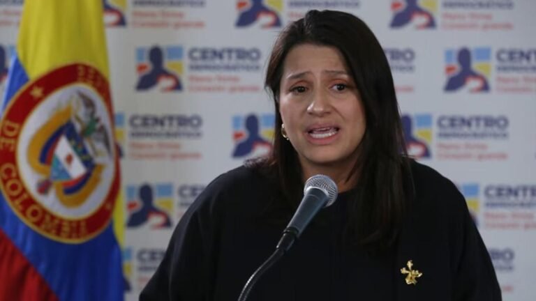 Paola Holguín denunciará a Petro por abuso de autoridad tras escándalo con Estados Unidos