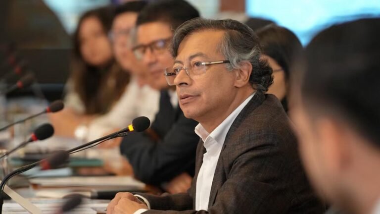 Petro enciende nueva polémica por comentario sobre las mujeres en consejo de ministros