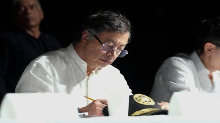 Petro acusa a políticos de “conjura” en EE.UU.