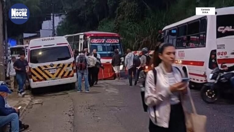 Caos de movilidad en Caldas, conductores de bus bloquean las vías para protestar por alza de combustibles y mal estado de las vías
