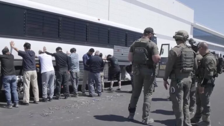 Corea del Sur negoció el regreso de 300 ciudadanos detenidos en redada migratoria de EE. UU.