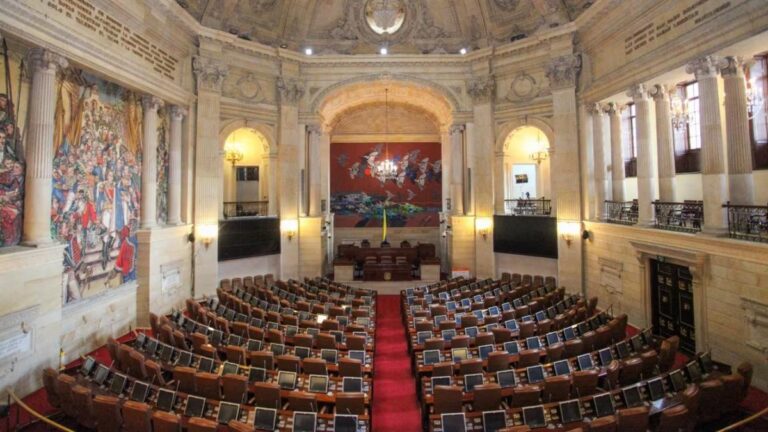 Gobierno Petro radica en el Congreso nueva reforma tributaria para recaudar 26,3 billones de pesos