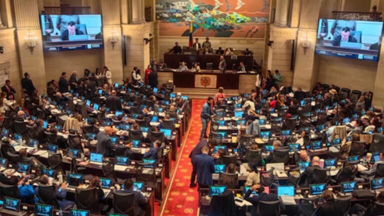 Centro Democrático pide tumbar reforma pensional, denuncia sesiones inválidas y cuórum ficticio