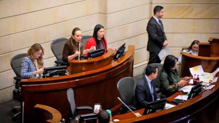 $109,9 billones en juego: la polémica financiación de la reforma a la salud