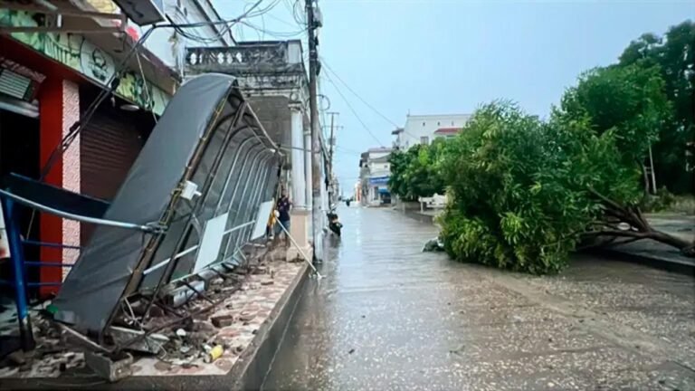 Vendaval en el Caribe deja más de 600 casas destruidas y una mujer herida bajo los escombros