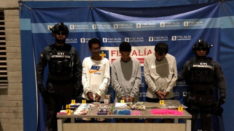 Medida de aseguramiento para tres hombres por tráfico de drogas en Medellín