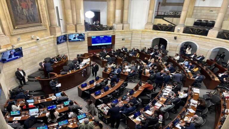 Congreso critica a Petro por incumplir Acuerdo de Paz