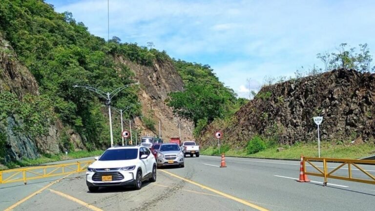 Habilitan paso bidireccional en la vía Medellín – Santa Fe de Antioquia