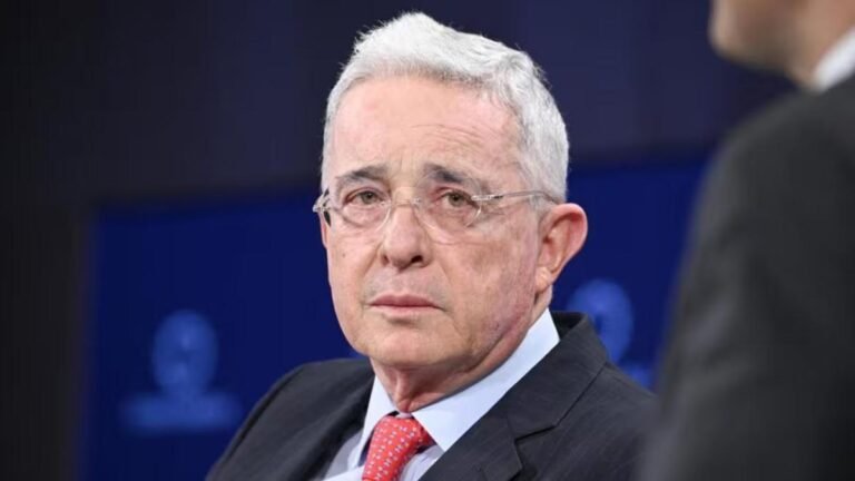 Álvaro Uribe celebró la firma de la paz en Medio Oriente y lanzó crítica sobre los procesos en Colombia