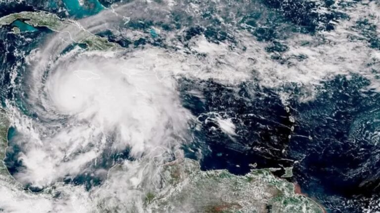 Huracán Melissa se debilita a categoría 4 pero mantiene su fuerza devastadora sobre Jamaica
