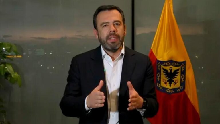 Carlos Fernando Galán, alcalde de Bogotá, defiende restricciones a motociclistas y pide apoyo ciudadano para recuperar el orden