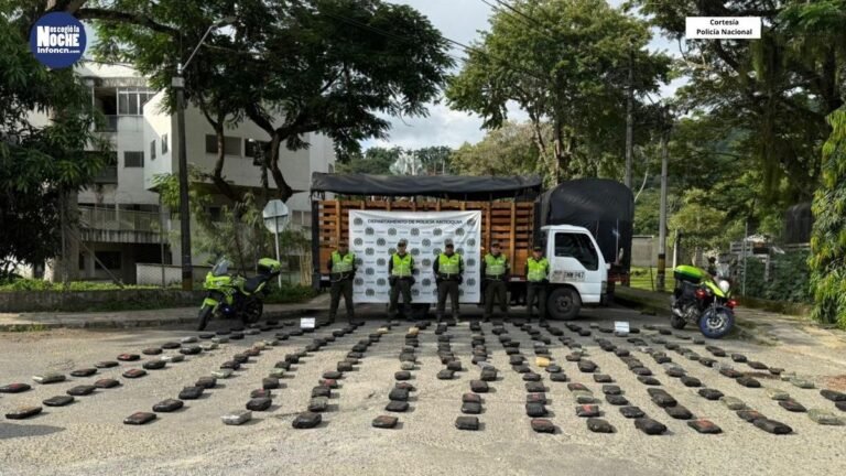 En un camión abandonado encontraron 219 kilos de marihuana en Antioquia