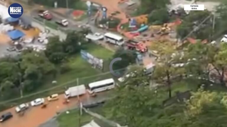 Fuerte aguacero en Medellín y Bello generó inundaciones y caos vial este jueves