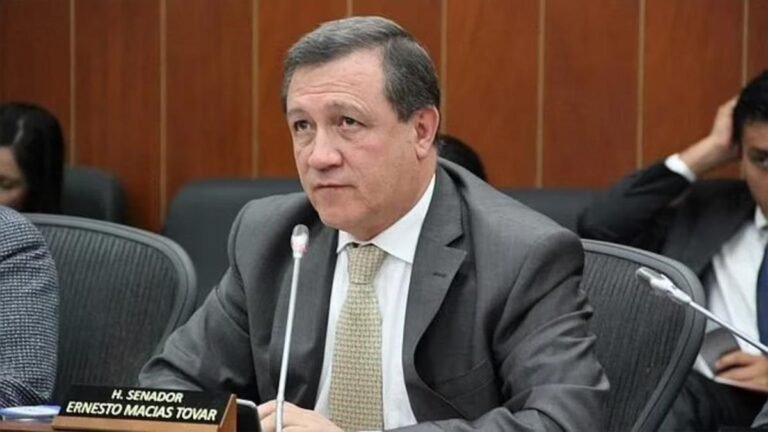“El genocidio está en la sala de su casa”: Ernesto Macías, expresidente del Senado a Petro