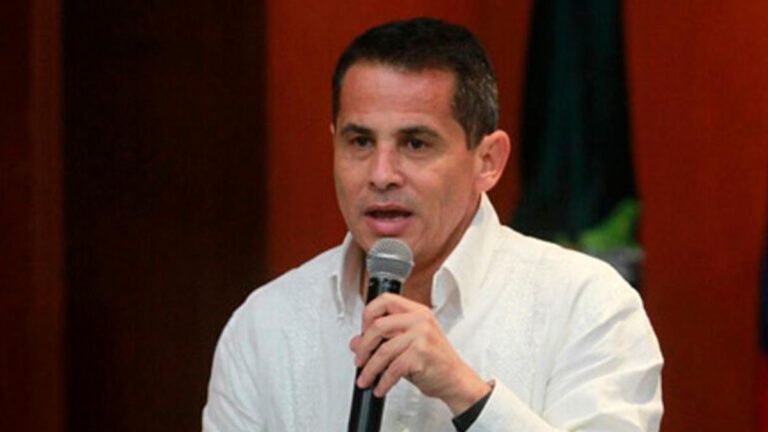 Confirman llamado a juicio contra Carlos Ferro por, presuntamente, quedarse con parte del salario de su UTL