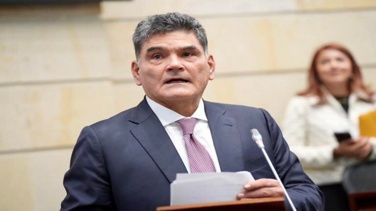 Procurador respalda a Petro tras expulsión de diplomáticos israelíes