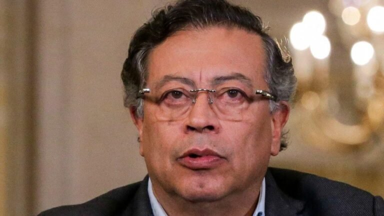 Empresa estadounidense contratada por la FAC se negó a suministrar gasolina por inclusión de Petro en la Lista Clinton