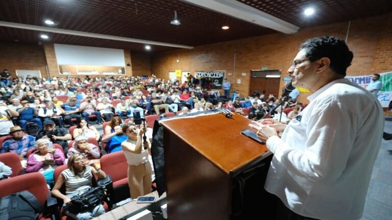 Cepeda desafía al CNE: la consulta va sí o sí