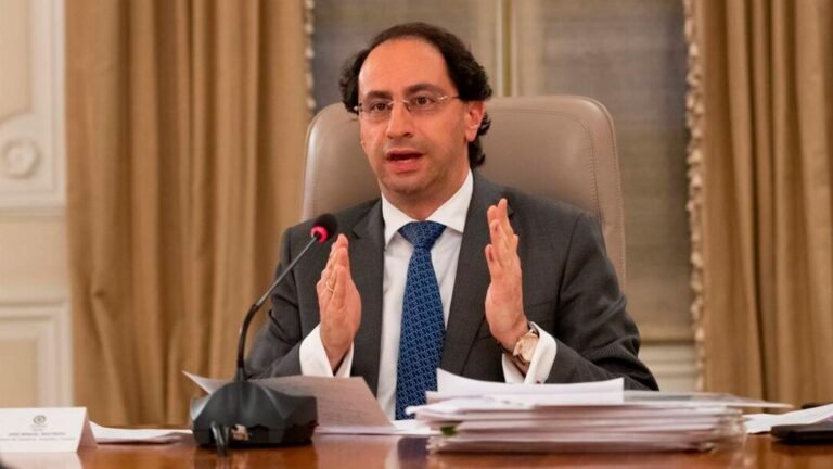 “Usted ha aumentado la deuda y sus obligaciones proyectadas en 600 billones de pesos”: José Manuel Restrepo acusa a Gustavo Petro de mentir sobre la deuda