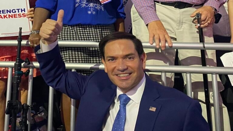 Marco Rubio arremete: ‘Petro es un lunático