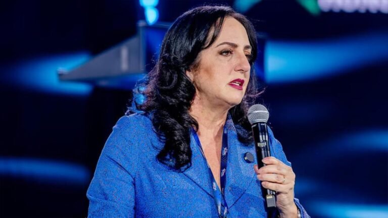 María Fernanda Cabal revela la relación del padre de Carolina Corcho con Álvaro Uribe