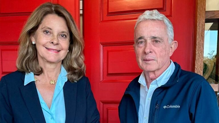 “Vive en una burbuja de delirios”: Marta Lucía Ramírez se reúne con Álvaro Uribe y critica duramente a Gustavo Petro