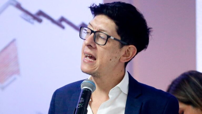 Universidad Nacional rechaza ingreso del ministro de Educación durante orden de desalojo. Decana pide respetar la autonomía universitaria
