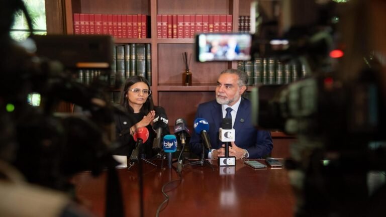 Gobierno se reúne con exparas designados como gestores de paz