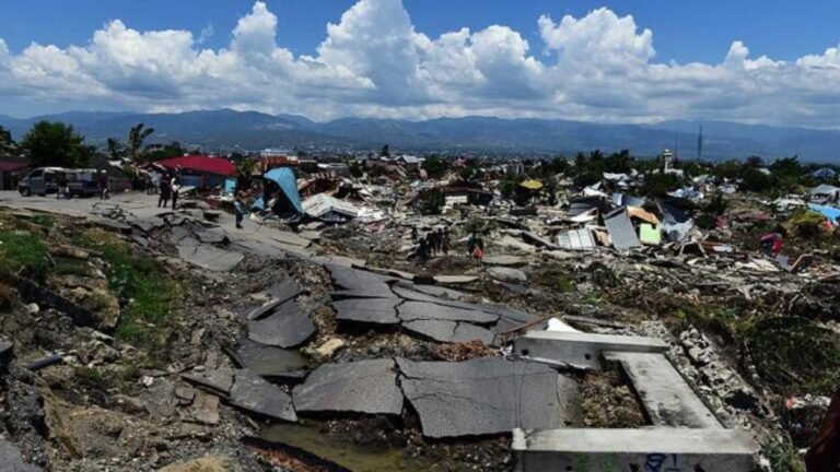 Fuerte sismo de magnitud 6,5 sacude Papúa, Indonesia y deja daños materiales en Sarmi