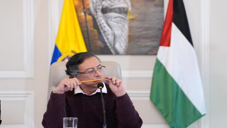 «Ponga fin a sus calumnias» Exigencia de la oposición a Petro
