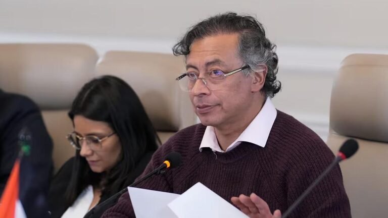 Petro despidió al viceministro de Agua en pleno consejo de ministros tras fuerte regaño