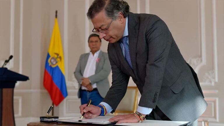 CRC tendrá poder para regular los precios de reconexión tras sanción de Petro