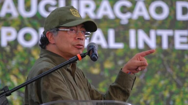 Petro alerta sobre posible “invasión militar a Colombia” y culpa a Trump de desestabilizar su gobierno