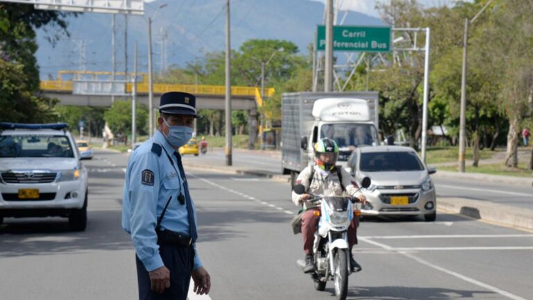 Pico y placa rige este martes 21 de octubre en Medellín: restricción para vehículos con placas terminadas en 5 y 7