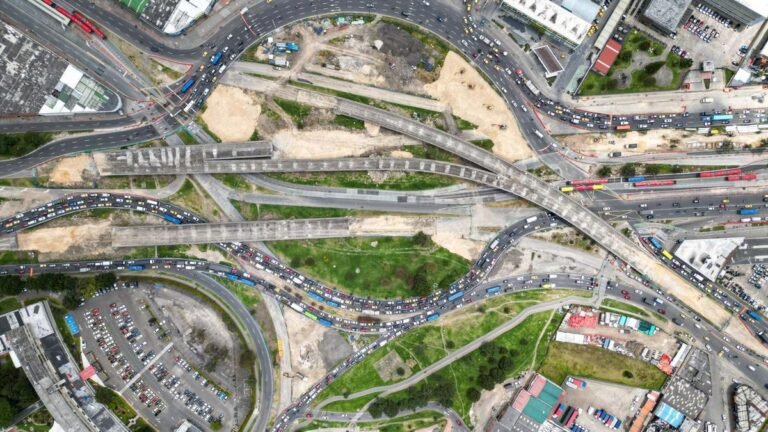Bogotá derrumbará Puente Aranda en 11 segundos