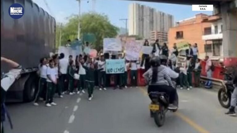 Por mala higiene en su colegio, estudiantes bloquean la vía en Copacabana, Antioquia