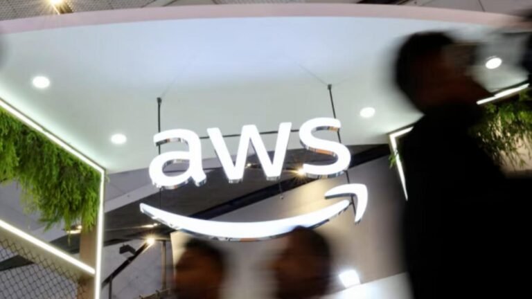Amazon Web Services restablece sus servicios tras una falla global que afectó plataformas en todo el mundo