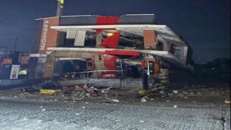 69 muertos, caos y terror. Saldo de terremoto en Filipinas