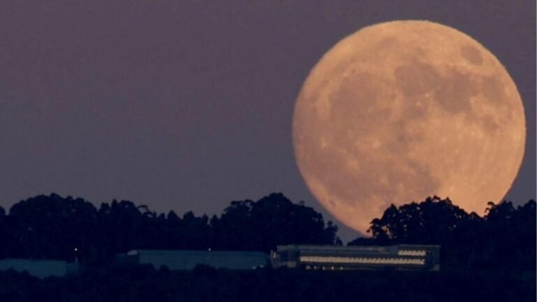 La última superluna del año iluminará el cielo este lunes