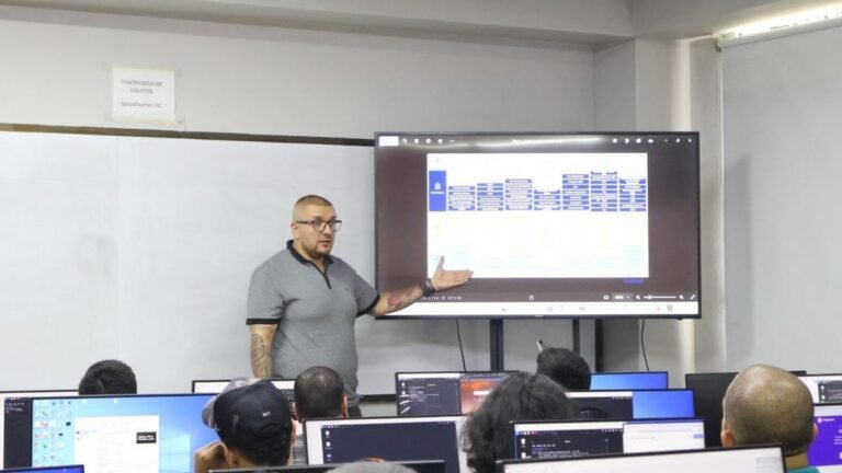 ¿Quiere aprender inglés? En Medellín se abren 1.500 cupos para formación en bilingüismo