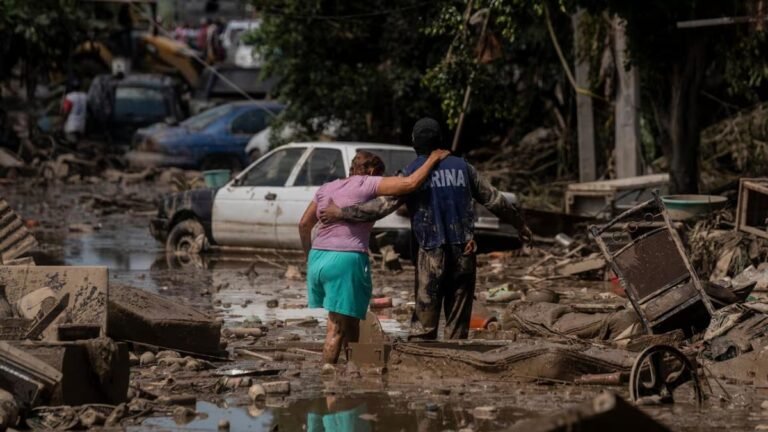Sube a 72 la cifra de muertos y 48 desaparecidos por intensas lluvias en cinco estados mexicanos