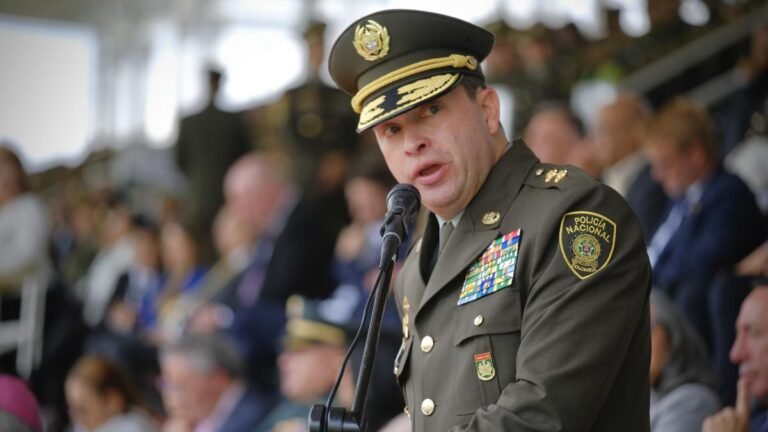 Petro cambia nuevamente la cúpula: sale el director de la Policía y suena por primera vez una mujer para reemplazarlo