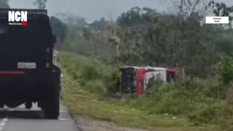 Accidente de bus en Antioquia deja al menos 16 personas lesionadas