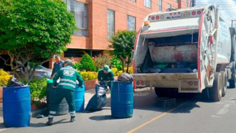 Bogotá revive las tonadas y pone en marcha plan piloto para mejorar la recolección de basuras