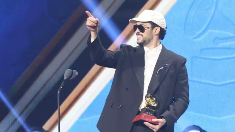 Bad Bunny se corona con el Grammy Latino al Álbum del Año gracias a DeBÍ TiRAR MáS FOToS