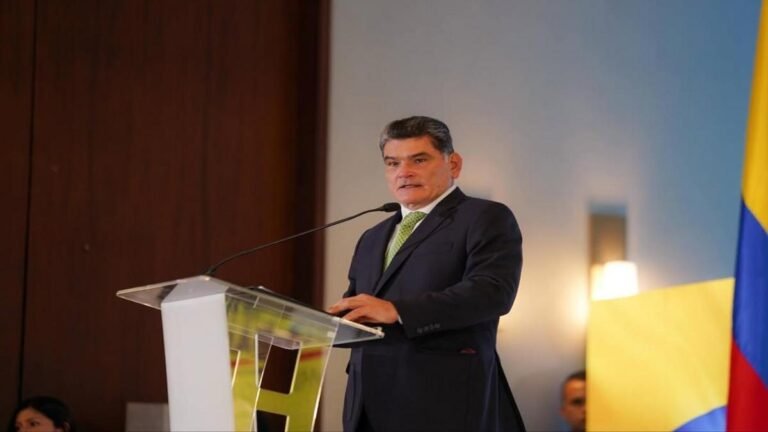 Procuraduría alista suspensión de altos mandos por infiltración guerrillera